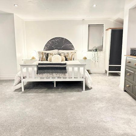 Cosy One Bedroom Apartment Trowbridge Exterior foto