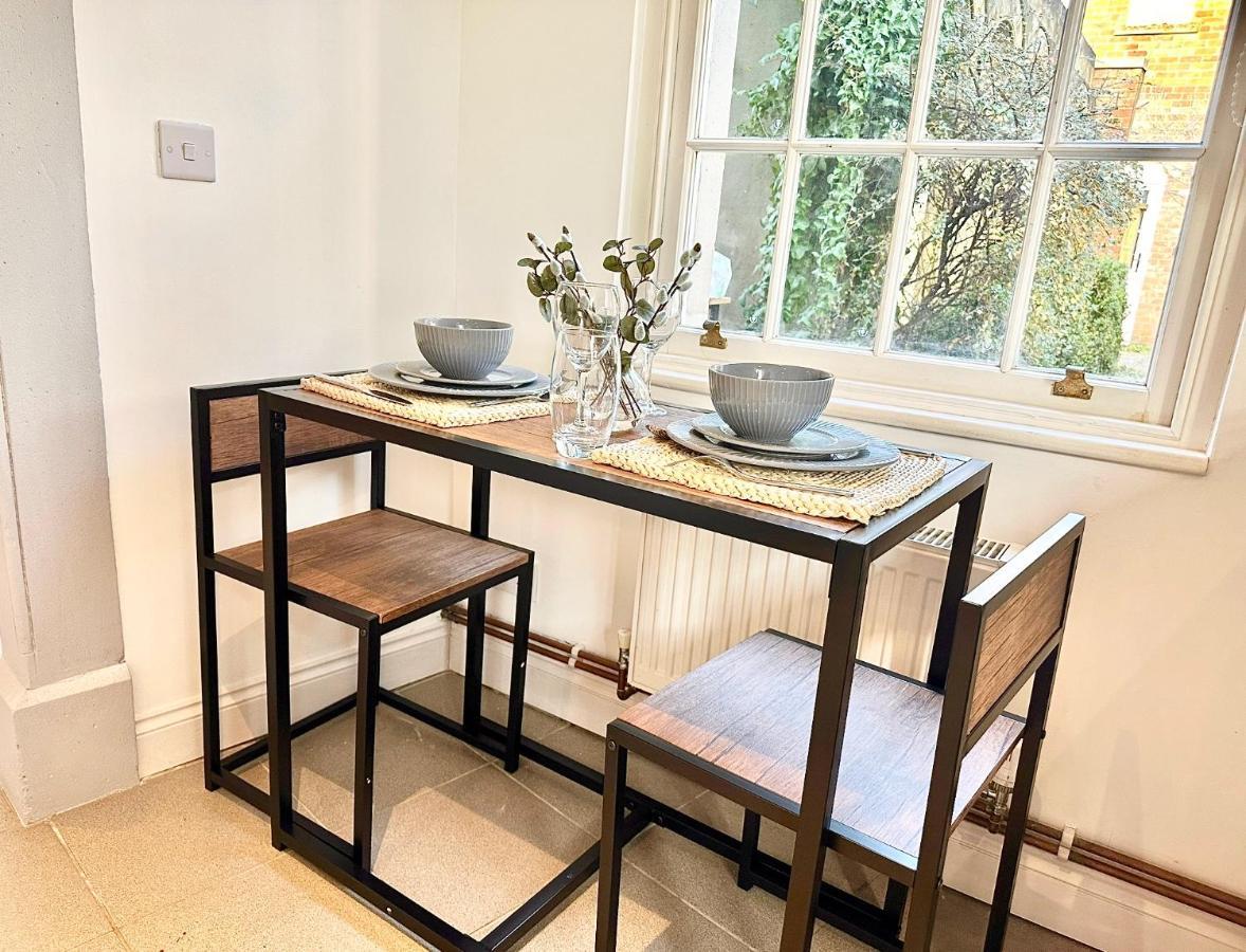 Cosy One Bedroom Apartment Trowbridge Exterior foto